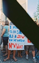 © Clara Trischler/FM4 Schwuler Demonstrant in Jerusalem, ratlos